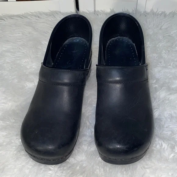 Dansko Black Leather Stapled Professional Clogs Size 40/ 9.5-10 - Picture 2 of 5